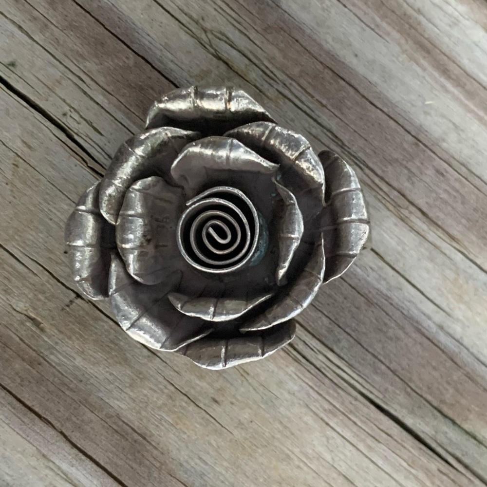Indigenous Vintage,Tribal Tibetan Silver rose pendant. - Picture 7 of 9